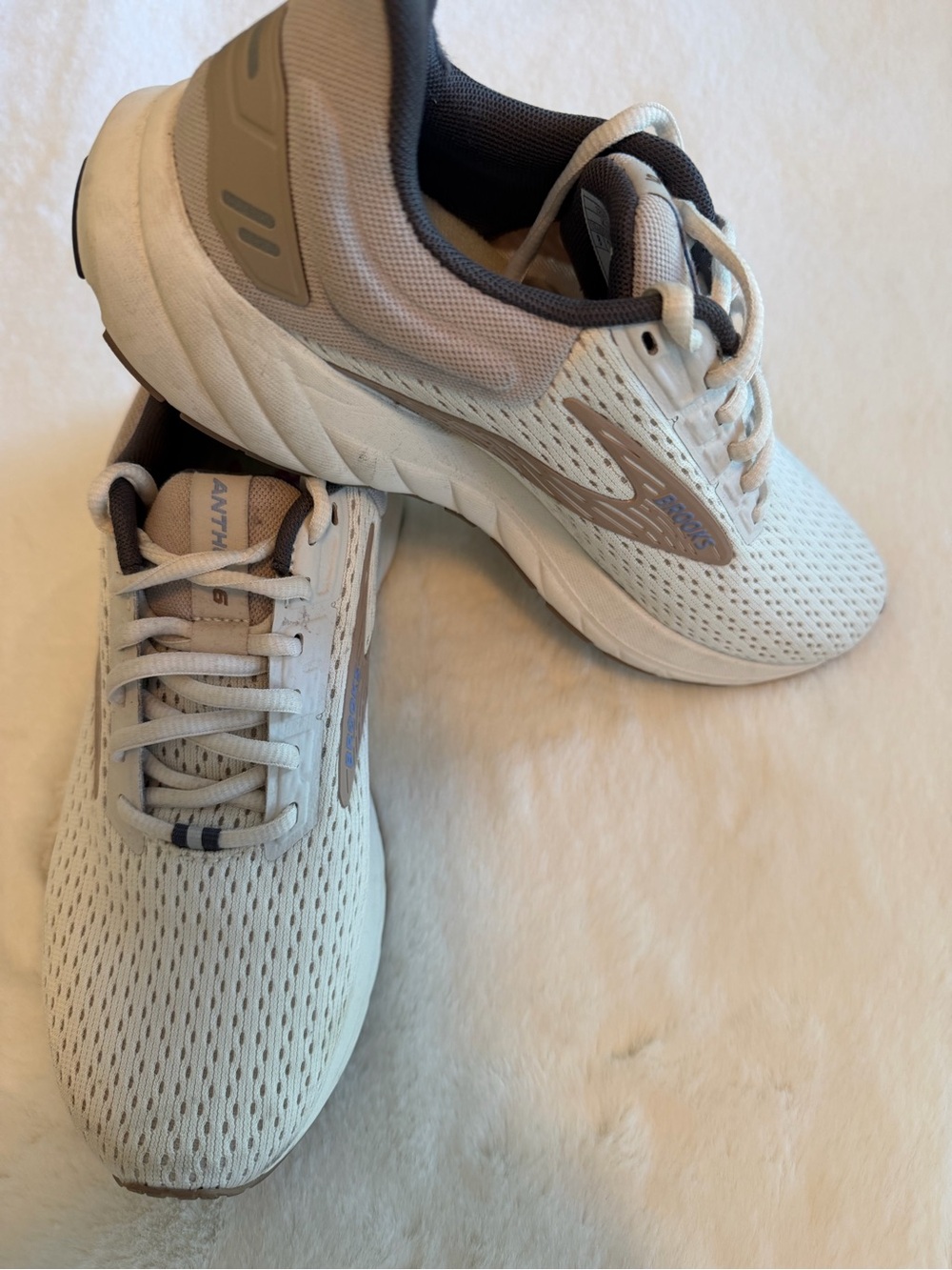 Brooks Women's White and Taupe Athletic Running Shoes